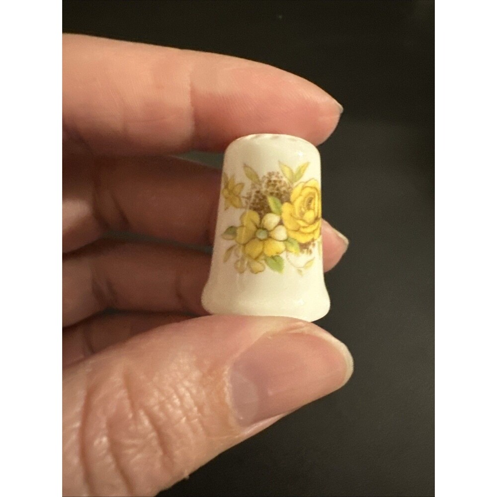 Hand Made Bone China Aristocrat Made In England White With Yellow Flowers‎